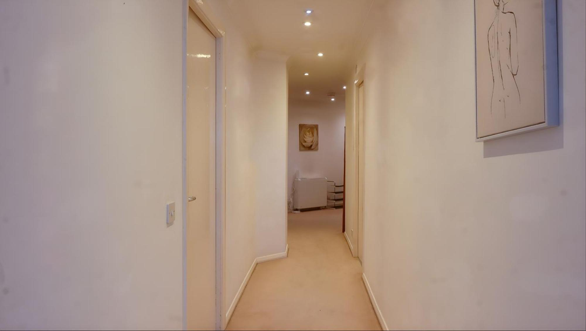 Riverside 3 Bed 2 Bath Apartment- Free Parking Appartement *
