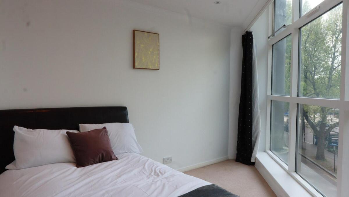 Apartment Riverside 3 Bed 2 Bath Apartment- Free Parking