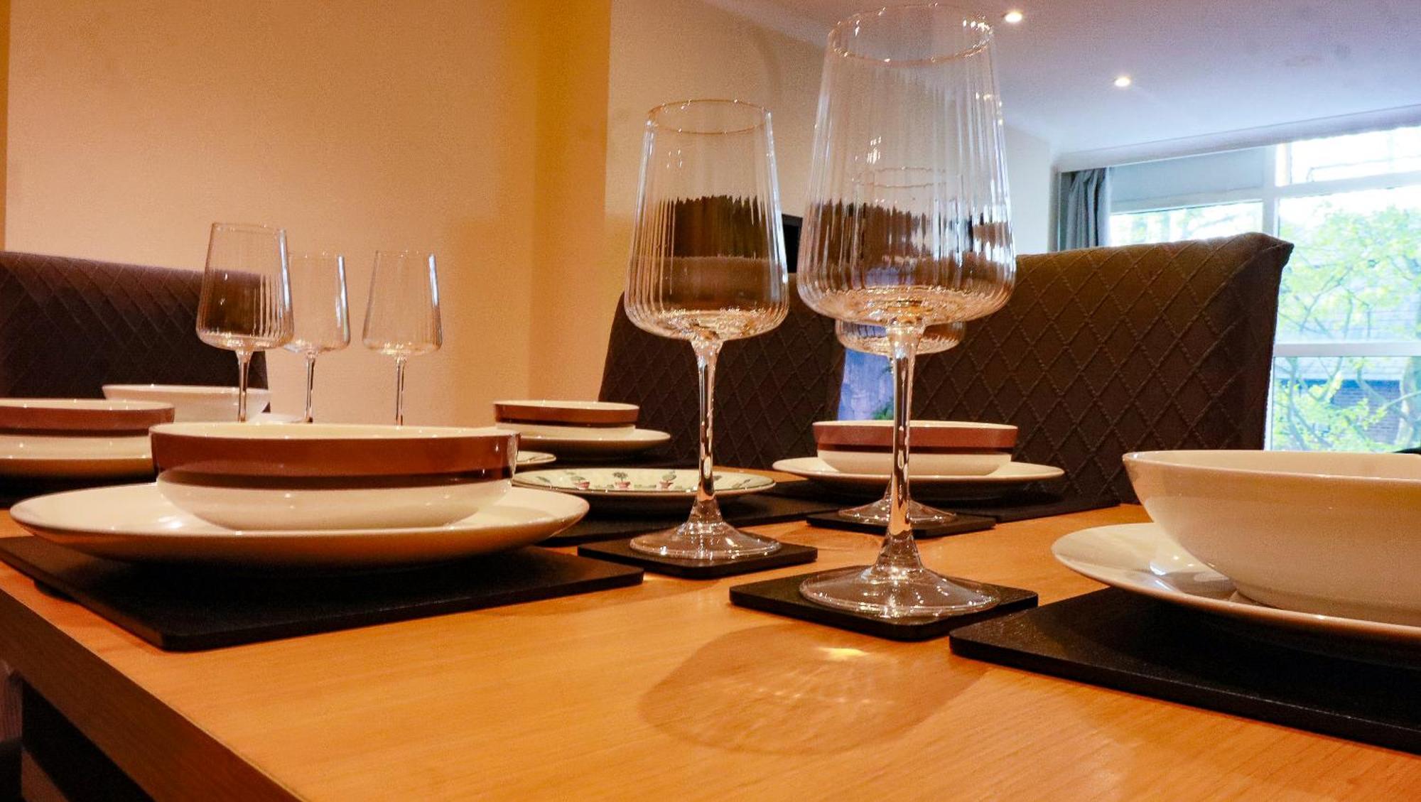 Riverside 3 Bed 2 Bath Apartment- Free Parking Apartment London